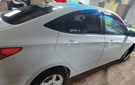 Hyundai Solaris II рестайлинг, 2011 год, 800 000 рублей, 3 фотография