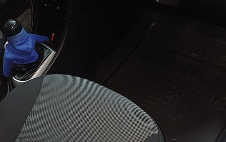 Hyundai Solaris II рестайлинг, 2011 год, 800 000 рублей, 13 фотография