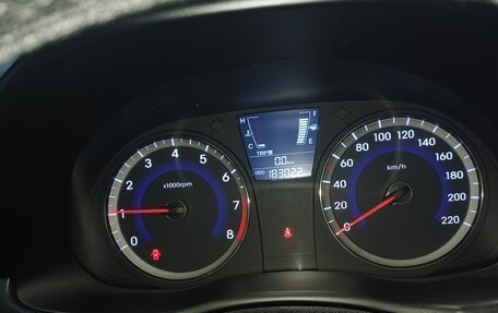 Hyundai Solaris II рестайлинг, 2011 год, 800 000 рублей, 16 фотография
