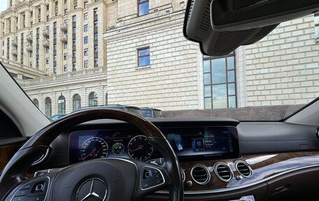 Mercedes-Benz E-Класс, 2018 год, 3 500 000 рублей, 4 фотография