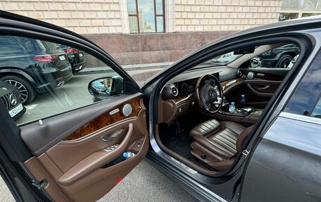 Mercedes-Benz E-Класс, 2018 год, 3 500 000 рублей, 5 фотография