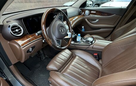 Mercedes-Benz E-Класс, 2018 год, 3 500 000 рублей, 7 фотография