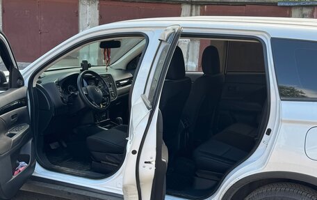 Mitsubishi Outlander III рестайлинг 3, 2019 год, 2 650 000 рублей, 7 фотография