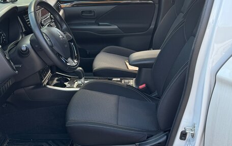 Mitsubishi Outlander III рестайлинг 3, 2019 год, 2 650 000 рублей, 11 фотография