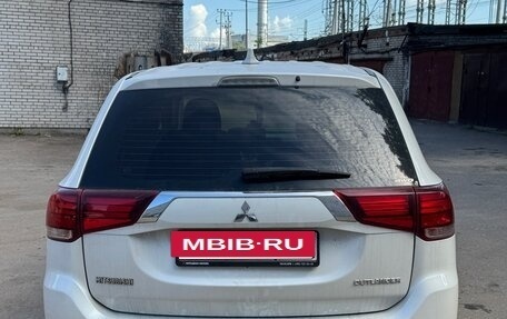 Mitsubishi Outlander III рестайлинг 3, 2019 год, 2 650 000 рублей, 6 фотография