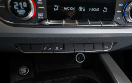 Audi A4, 2018 год, 2 620 000 рублей, 22 фотография