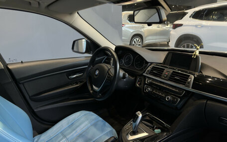 BMW 3 серия, 2018 год, 1 950 000 рублей, 10 фотография