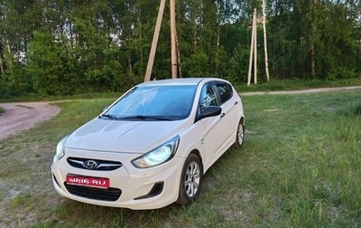 Hyundai Solaris II рестайлинг, 2013 год, 735 000 рублей, 1 фотография