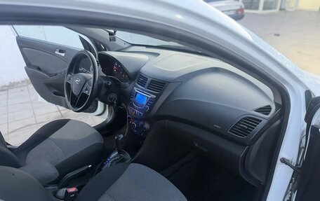 Hyundai Solaris II рестайлинг, 2011 год, 595 000 рублей, 4 фотография