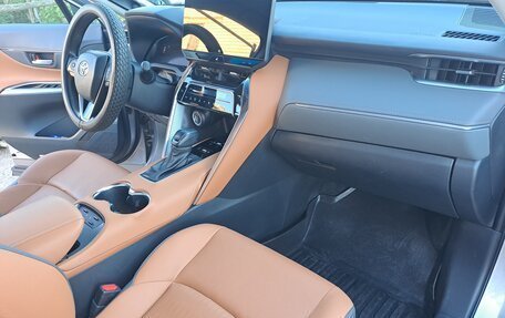 Toyota Venza, 2023 год, 4 500 000 рублей, 10 фотография