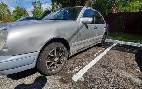 Mercedes-Benz E-Класс, 1997 год, 250 000 рублей, 4 фотография