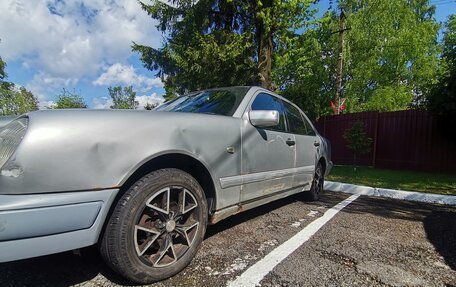 Mercedes-Benz E-Класс, 1997 год, 250 000 рублей, 3 фотография