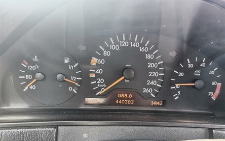 Mercedes-Benz E-Класс, 1997 год, 250 000 рублей, 32 фотография