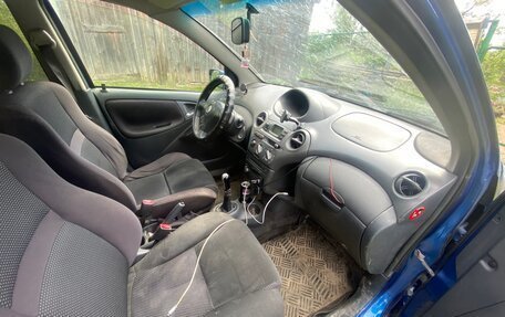 Toyota Yaris I рестайлинг, 2002 год, 350 000 рублей, 6 фотография