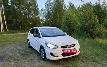 Hyundai Solaris II рестайлинг, 2013 год, 735 000 рублей, 2 фотография