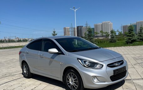 Hyundai Solaris II рестайлинг, 2011 год, 920 000 рублей, 2 фотография