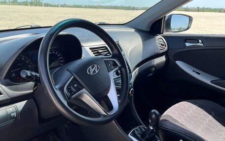 Hyundai Solaris II рестайлинг, 2011 год, 920 000 рублей, 10 фотография