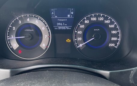 Hyundai Solaris II рестайлинг, 2011 год, 380 000 рублей, 1 фотография