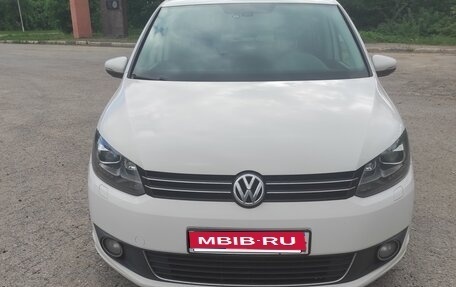 Volkswagen Touran III, 2013 год, 900 000 рублей, 1 фотография