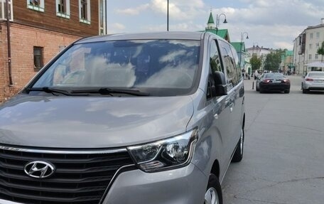 Hyundai Grand Starex Grand Starex I рестайлинг 2, 2019 год, 3 655 000 рублей, 1 фотография