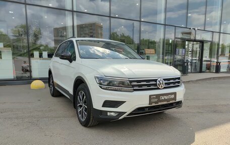 Volkswagen Tiguan II, 2019 год, 2 899 800 рублей, 3 фотография