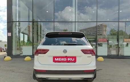 Volkswagen Tiguan II, 2019 год, 2 899 800 рублей, 6 фотография