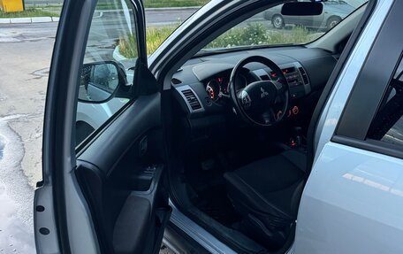 Mitsubishi Outlander III рестайлинг 3, 2010 год, 1 350 000 рублей, 8 фотография