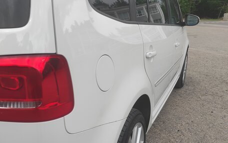 Volkswagen Touran III, 2013 год, 900 000 рублей, 10 фотография