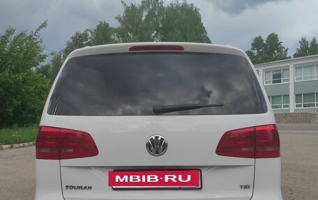 Volkswagen Touran III, 2013 год, 900 000 рублей, 4 фотография