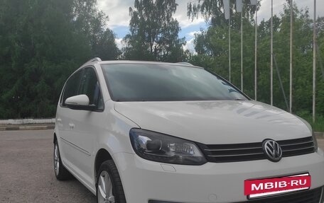 Volkswagen Touran III, 2013 год, 900 000 рублей, 3 фотография