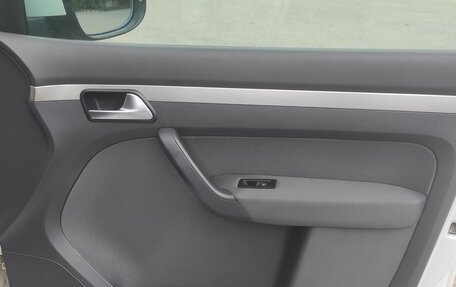 Volkswagen Touran III, 2013 год, 900 000 рублей, 26 фотография