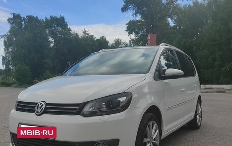 Volkswagen Touran III, 2013 год, 900 000 рублей, 2 фотография