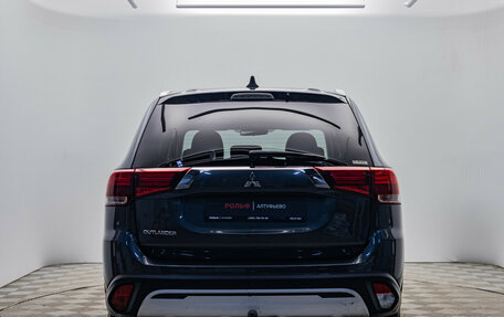 Mitsubishi Outlander III рестайлинг 3, 2021 год, 2 345 000 рублей, 4 фотография