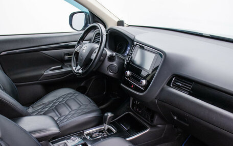 Mitsubishi Outlander III рестайлинг 3, 2021 год, 2 345 000 рублей, 9 фотография