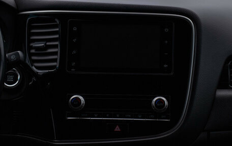 Mitsubishi Outlander III рестайлинг 3, 2021 год, 2 345 000 рублей, 14 фотография