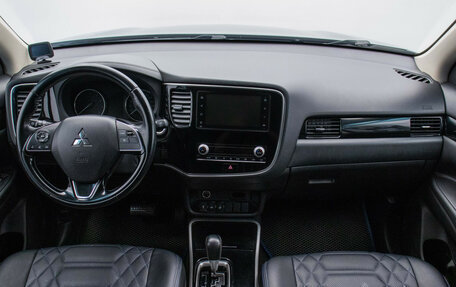 Mitsubishi Outlander III рестайлинг 3, 2021 год, 2 345 000 рублей, 13 фотография