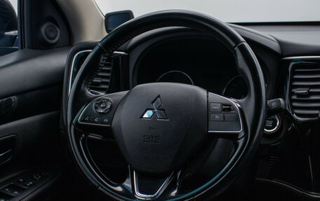 Mitsubishi Outlander III рестайлинг 3, 2021 год, 2 345 000 рублей, 15 фотография