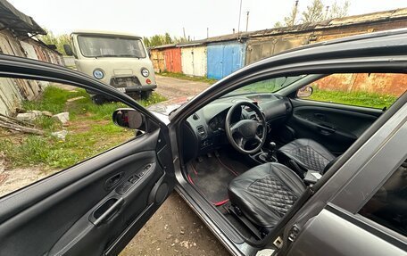 Mitsubishi Carisma I, 2002 год, 170 000 рублей, 21 фотография