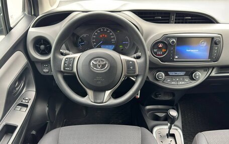 Toyota Yaris III рестайлинг, 2018 год, 1 690 000 рублей, 16 фотография