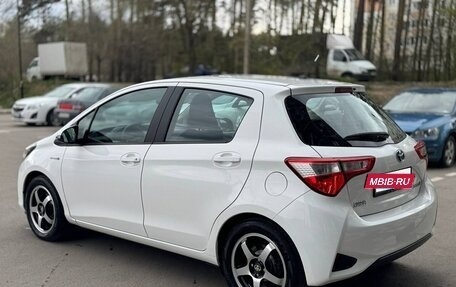 Toyota Yaris III рестайлинг, 2018 год, 1 690 000 рублей, 2 фотография