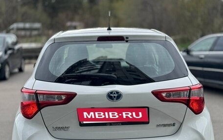 Toyota Yaris III рестайлинг, 2018 год, 1 690 000 рублей, 10 фотография