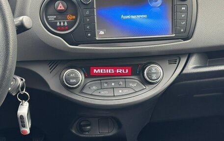 Toyota Yaris III рестайлинг, 2018 год, 1 690 000 рублей, 13 фотография