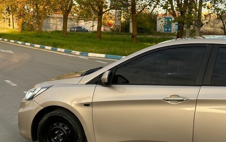 Hyundai Solaris II рестайлинг, 2011 год, 620 000 рублей, 10 фотография