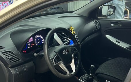 Hyundai Solaris II рестайлинг, 2011 год, 620 000 рублей, 18 фотография