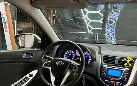 Hyundai Solaris II рестайлинг, 2011 год, 620 000 рублей, 15 фотография