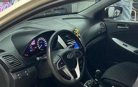 Hyundai Solaris II рестайлинг, 2011 год, 620 000 рублей, 17 фотография