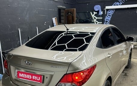 Hyundai Solaris II рестайлинг, 2011 год, 620 000 рублей, 4 фотография