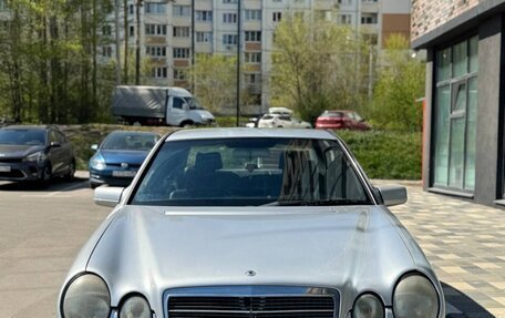 Mercedes-Benz E-Класс, 1997 год, 345 000 рублей, 4 фотография