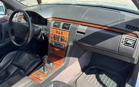 Mercedes-Benz E-Класс, 1997 год, 345 000 рублей, 3 фотография