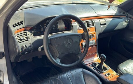 Mercedes-Benz E-Класс, 1997 год, 345 000 рублей, 11 фотография